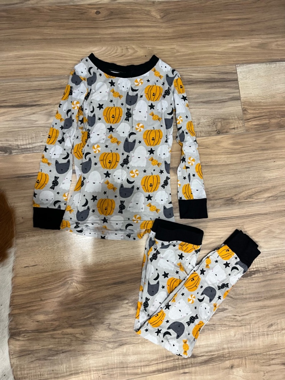 Little Sleepies White, Yellow & Gray Halloween Pumpkin and Ghost Pajama Set